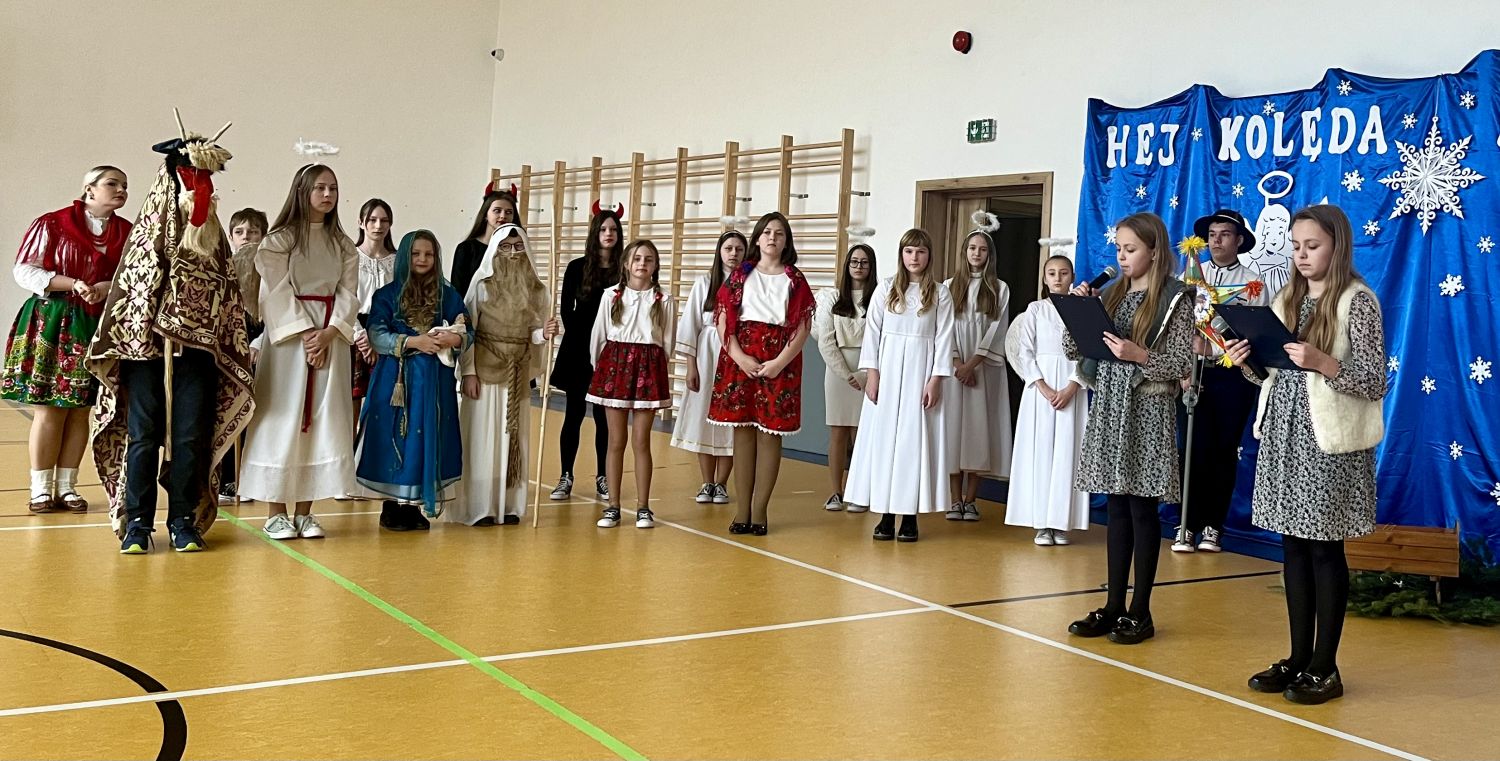 Szkolne świętowanie w Łęce