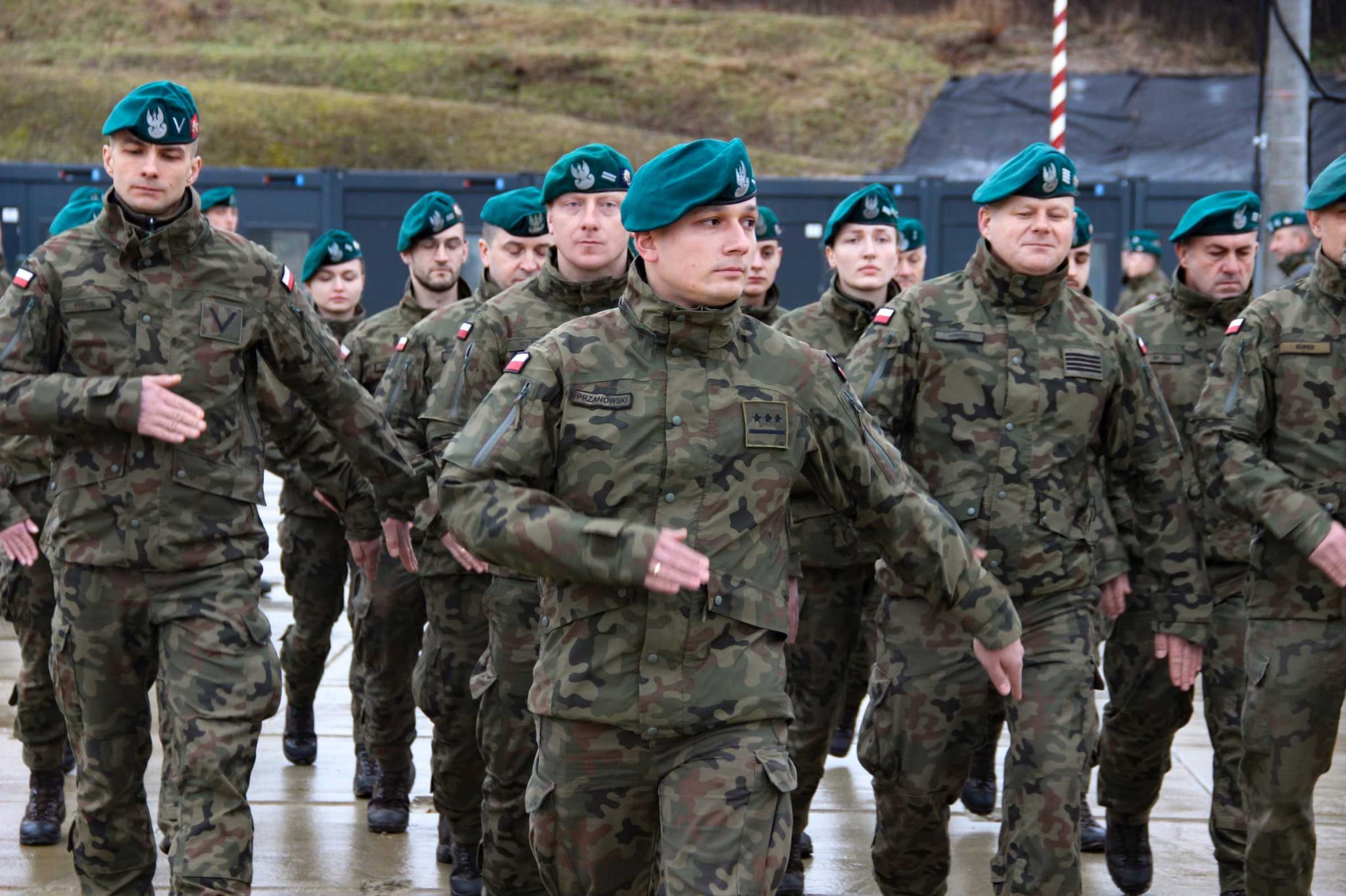 Flaga na maszt! Wojsko w Wojnarowej