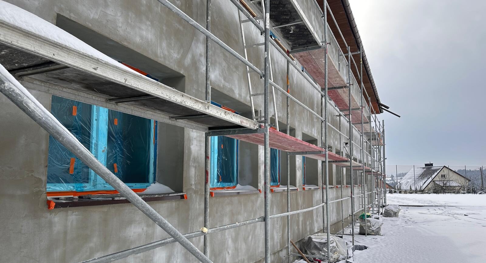 Budynek szkoły w Siedlcach szybko się zmienia